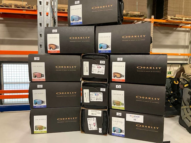 Partij diverse oakley wintersport brillen (12x) - afbeelding 1 van  7