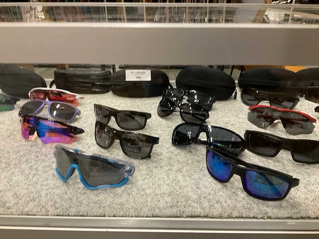 Partij diverse oakley zonnebrillen (19x) - afbeelding 5 van  9