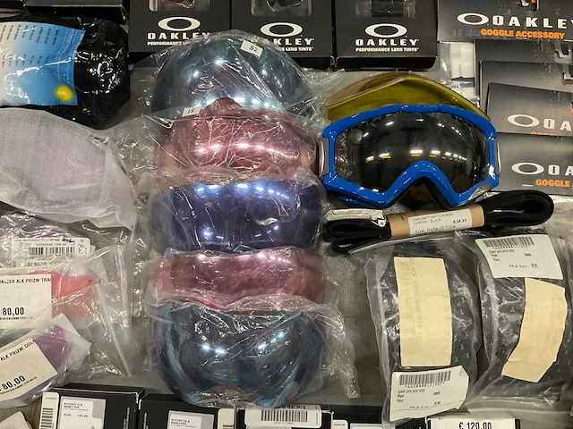 Partij diverse oakley/anon ski lenzen/accessoires (216x) - afbeelding 22 van  31