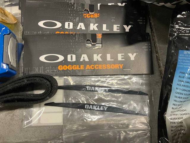 Partij diverse oakley/anon ski lenzen/accessoires (216x) - afbeelding 24 van  31