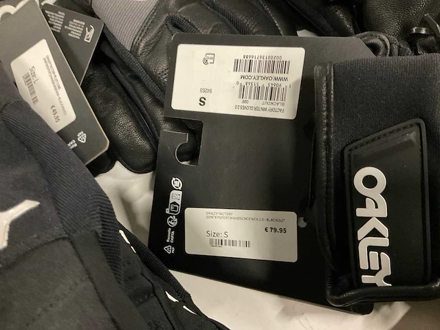 Partij diverse oakley/burton/dakine handschoenen (55x) - afbeelding 4 van  13