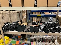 Partij diverse oakley/burton/dakine handschoenen (55x) - afbeelding 1 van  13