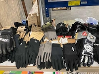 Partij diverse oakley/burton/dakine handschoenen (55x) - afbeelding 7 van  13