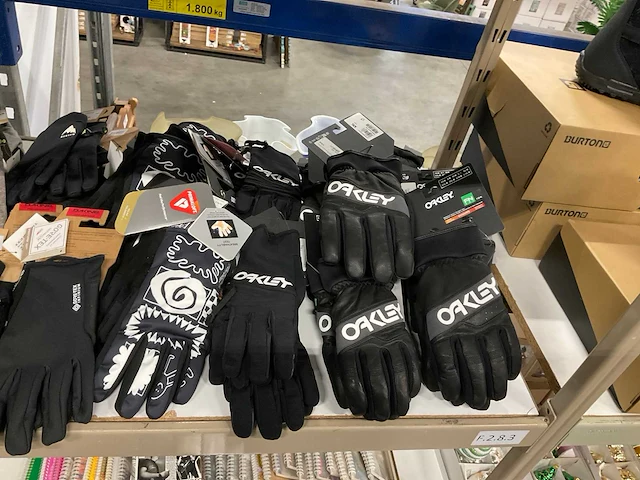 Partij diverse oakley/burton/dakine handschoenen (55x) - afbeelding 8 van  13