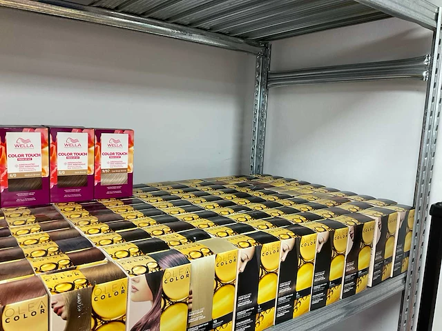 Partij diverse olea & wella haarkleuring (155x) - afbeelding 2 van  7