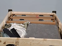 Partij diverse onderdelen en garage inventaris - afbeelding 2 van  9