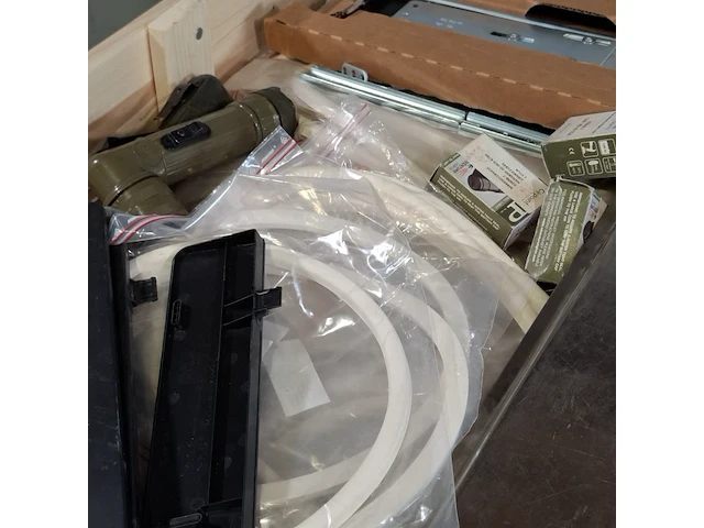 Partij diverse onderdelen en garage inventaris - afbeelding 4 van  9