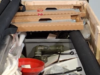 Partij diverse onderdelen en garage inventaris - afbeelding 6 van  9