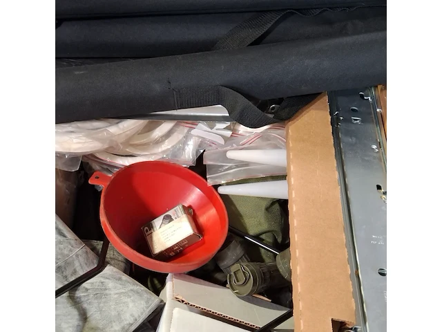 Partij diverse onderdelen en garage inventaris - afbeelding 8 van  9