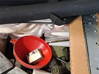 Partij diverse onderdelen en garage inventaris - afbeelding 8 van  9