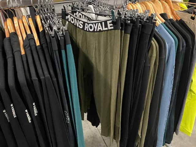 Partij diverse peakperformance/arcteryx/monsroyale thermokleding (72x) - afbeelding 2 van  29