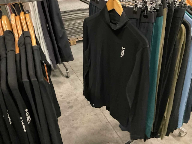 Partij diverse peakperformance/arcteryx/monsroyale thermokleding (72x) - afbeelding 4 van  29