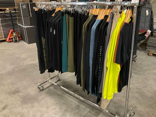 Partij diverse peakperformance/arcteryx/monsroyale thermokleding (72x) - afbeelding 1 van  29