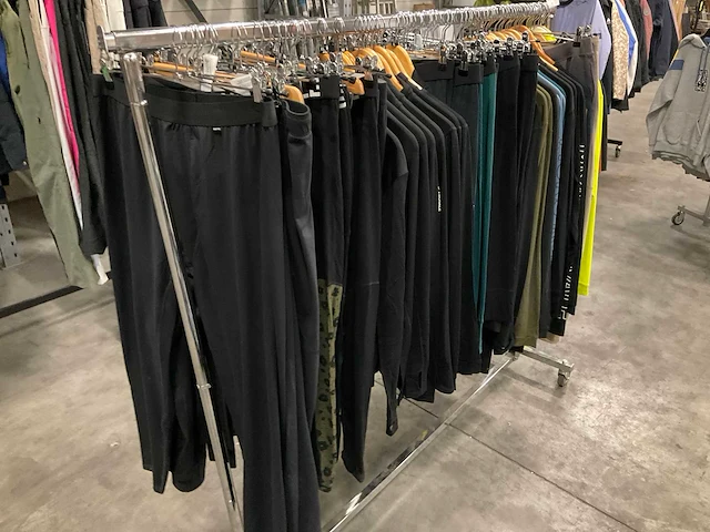 Partij diverse peakperformance/arcteryx/monsroyale thermokleding (72x) - afbeelding 12 van  29