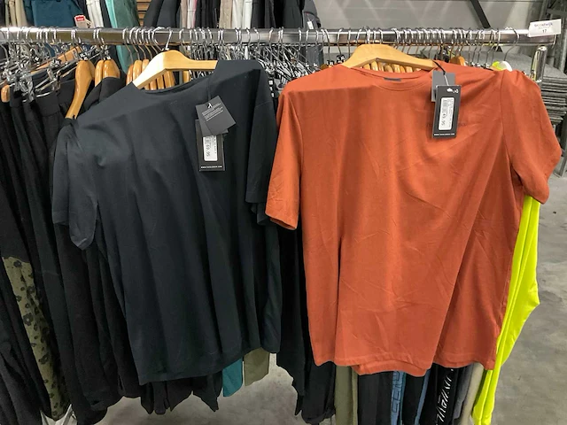 Partij diverse peakperformance/arcteryx/monsroyale thermokleding (72x) - afbeelding 23 van  29