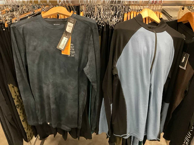 Partij diverse peakperformance/arcteryx/monsroyale thermokleding (72x) - afbeelding 26 van  29