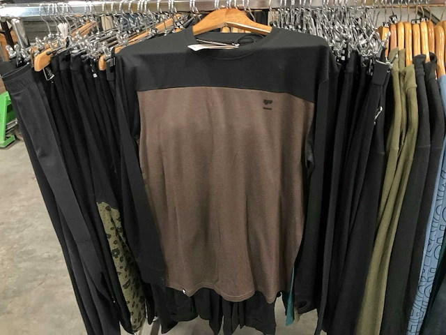 Partij diverse peakperformance/arcteryx/monsroyale thermokleding (72x) - afbeelding 27 van  29