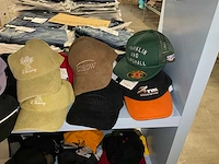 Partij diverse petten o.a burton/billabong/brixton/etc (65x) - afbeelding 2 van  17