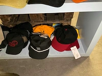 Partij diverse petten o.a burton/billabong/brixton/etc (65x) - afbeelding 3 van  17