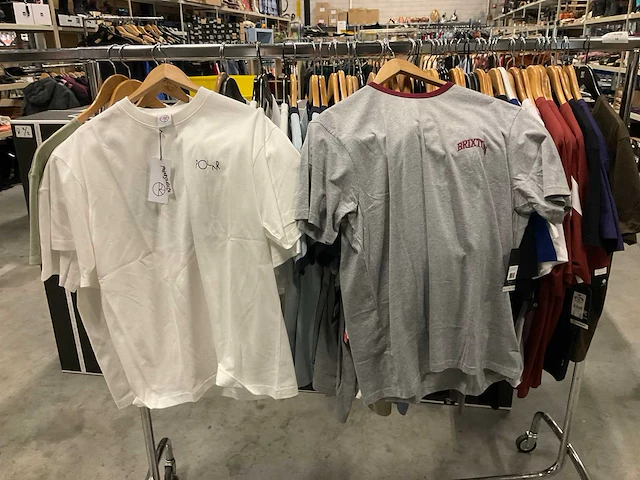 Partij diverse polarskate/brixton/huf/quicksilver t-shirts (49x) - afbeelding 12 van  40