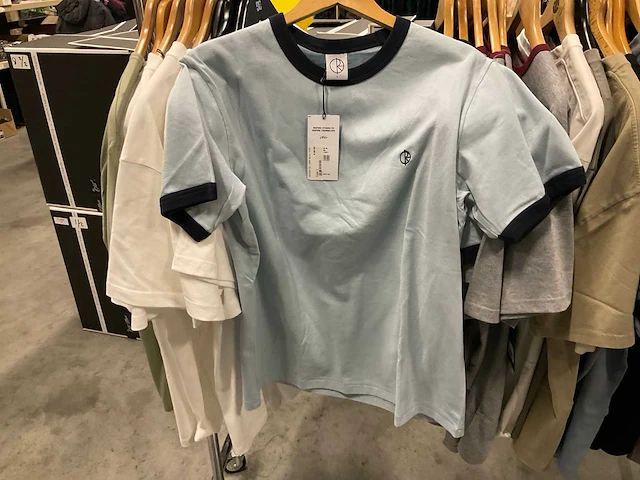 Partij diverse polarskate/brixton/huf/quicksilver t-shirts (49x) - afbeelding 38 van  40
