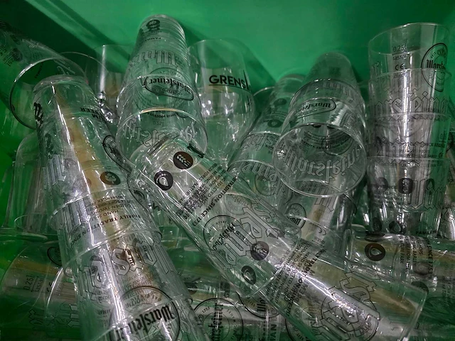 Partij diverse pullen, wijnglazen en drinkglazen - afbeelding 3 van  4