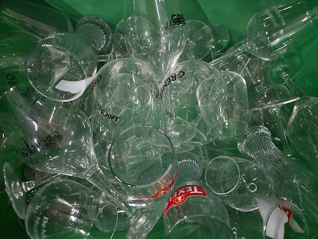 Partij diverse pullen, wijnglazen en drinkglazen - afbeelding 4 van  4