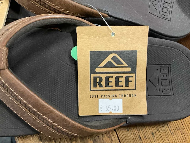 Partij diverse reef, olukai&quiksilver slippers (39x) - afbeelding 4 van  13