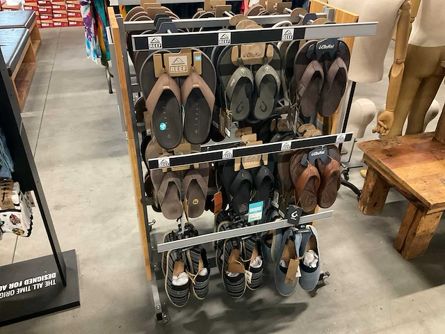 Partij diverse reef, olukai&quiksilver slippers (39x) - afbeelding 6 van  13