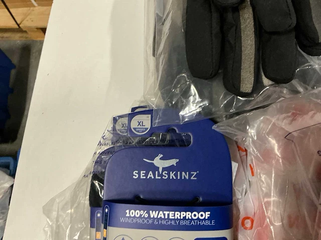 Partij diverse roeckl/sealskinz/spatz handschoenen (58x) - afbeelding 17 van  18