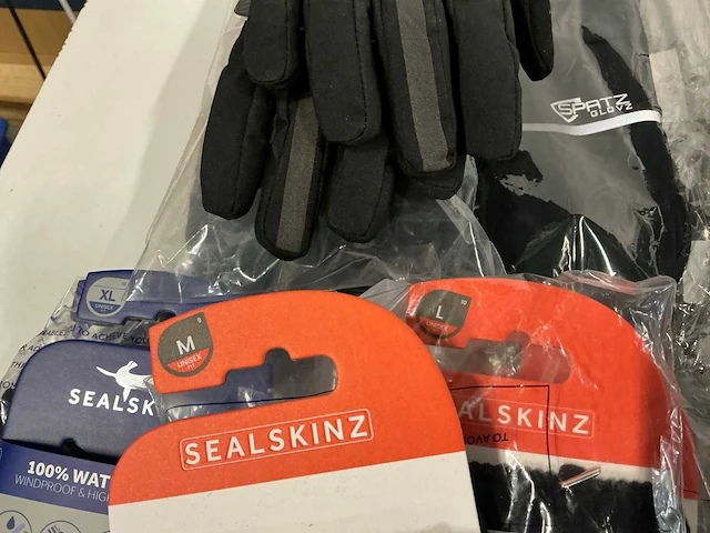Partij diverse roeckl/sealskinz/spatz handschoenen (58x) - afbeelding 18 van  18