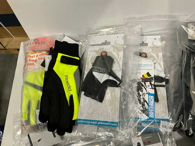 Partij diverse roekcl/sport2x/gripgrab/overige fietshandschoenen (84x) - afbeelding 7 van  14