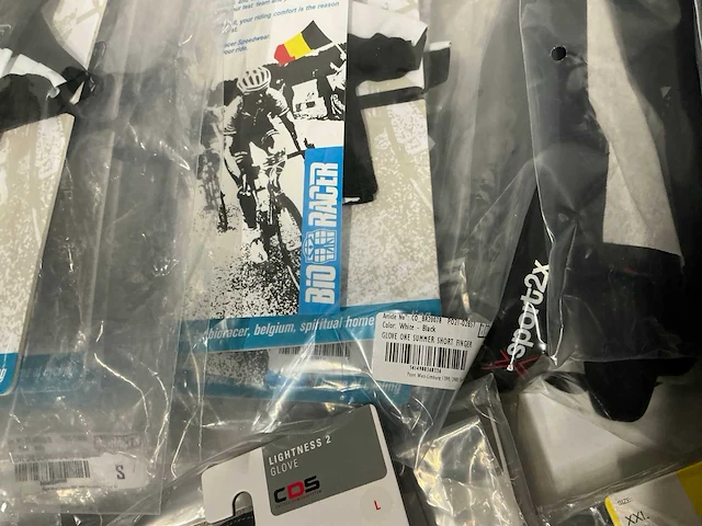 Partij diverse roekcl/sport2x/gripgrab/overige fietshandschoenen (84x) - afbeelding 14 van  14
