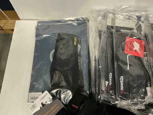 Partij diverse roekcl/sport2x/overige fietshandschoenen (46x) - afbeelding 2 van  9