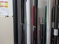 Partij diverse rollen plakfolie en folie diverse kleuren - afbeelding 2 van  7