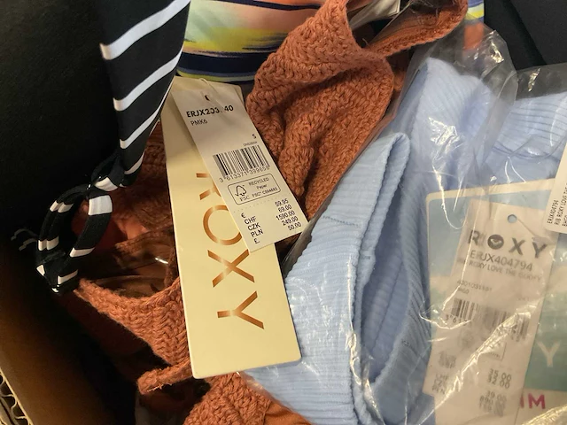 Partij diverse roxy/barts/billa bong/etc zwemkleding (330x) - afbeelding 6 van  22