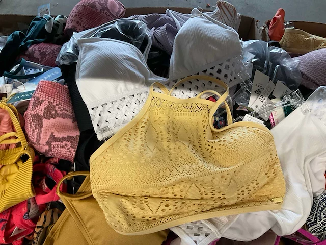 Partij diverse roxy/barts/billa bong/etc zwemkleding (330x) - afbeelding 7 van  22