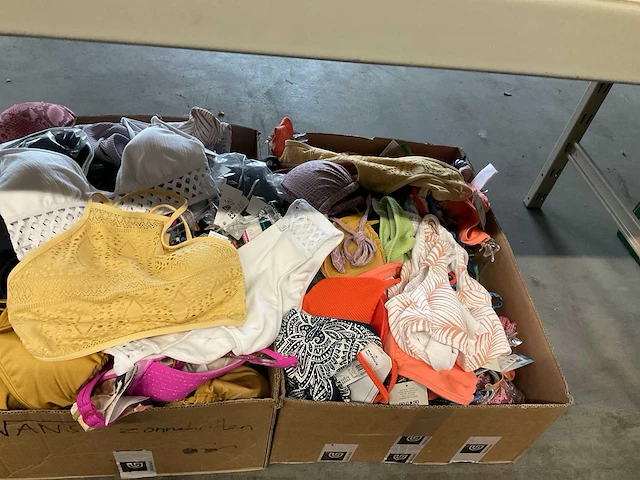 Partij diverse roxy/barts/billa bong/etc zwemkleding (330x) - afbeelding 18 van  22