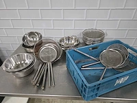 Partij diverse rvs keukenbenodigdheden - afbeelding 1 van  4