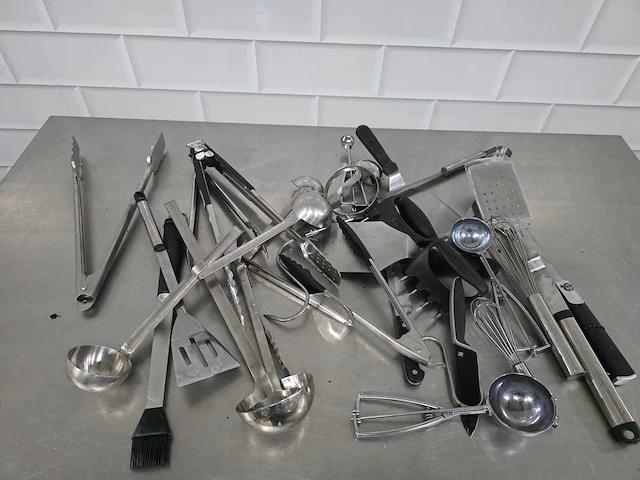 Partij diverse (rvs) keukenbenodigdheden - afbeelding 1 van  3
