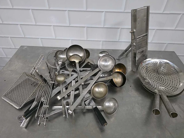 Partij diverse rvs keukenbenodigheden - afbeelding 2 van  3