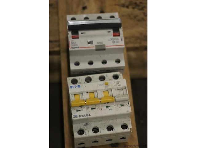 Partij diverse schakelmateriaal o.a. aardlekschakelaar & zekeringen - afbeelding 2 van  6