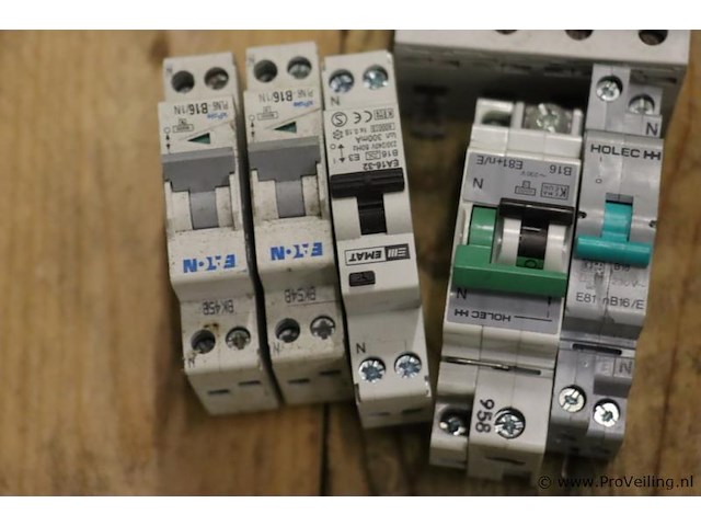 Partij diverse schakelmateriaal o.a. aardlekschakelaar & zekeringen - afbeelding 4 van  6