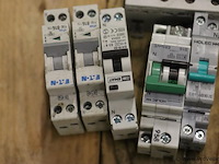 Partij diverse schakelmateriaal o.a. aardlekschakelaar & zekeringen - afbeelding 4 van  6