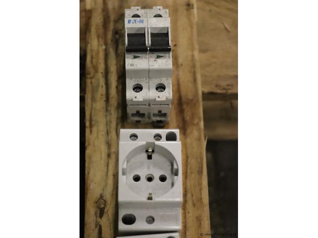 Partij diverse schakelmateriaal o.a. aardlekschakelaar & zekeringen - afbeelding 6 van  6