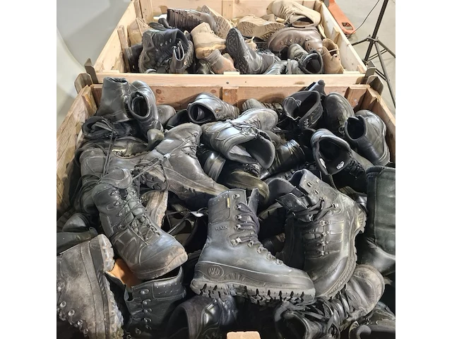 Partij diverse schoenen - afbeelding 2 van  10