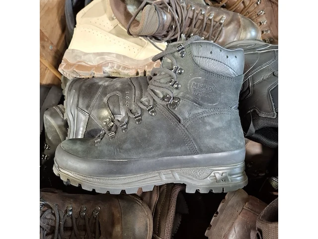 Partij diverse schoenen - afbeelding 2 van  13