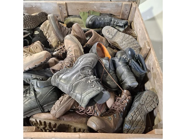 Partij diverse schoenen - afbeelding 3 van  12