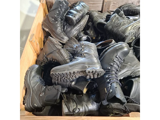 Partij diverse schoenen - afbeelding 9 van  12