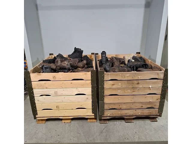Partij diverse schoenen - afbeelding 1 van  13